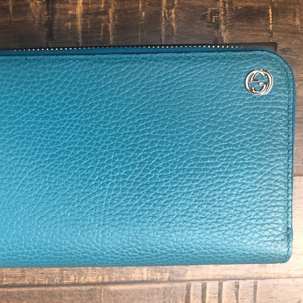 ✅NEW “GUCCI” 💯% Authentic Zip-Around Wallet